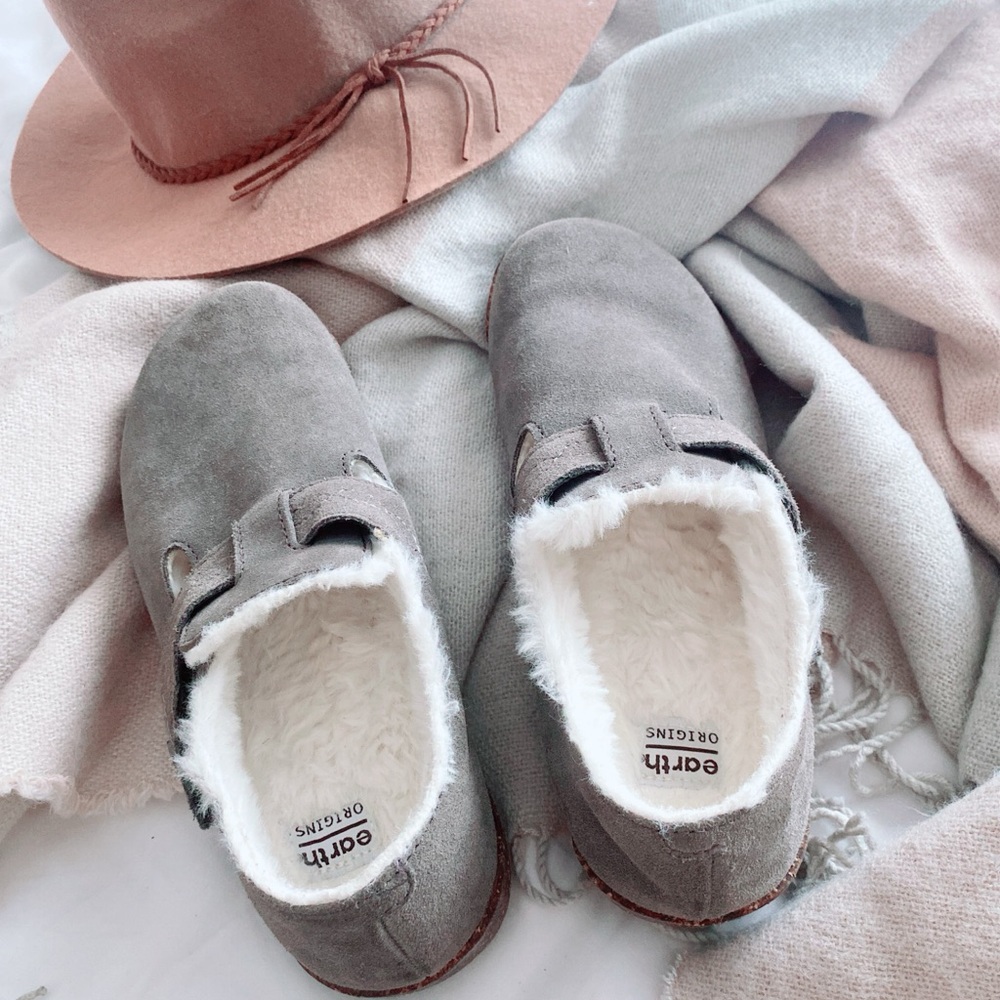 Earth Origins Aurora Jade Faux Fur Lined Suede Slip On Clogs - Picture 6 of 13